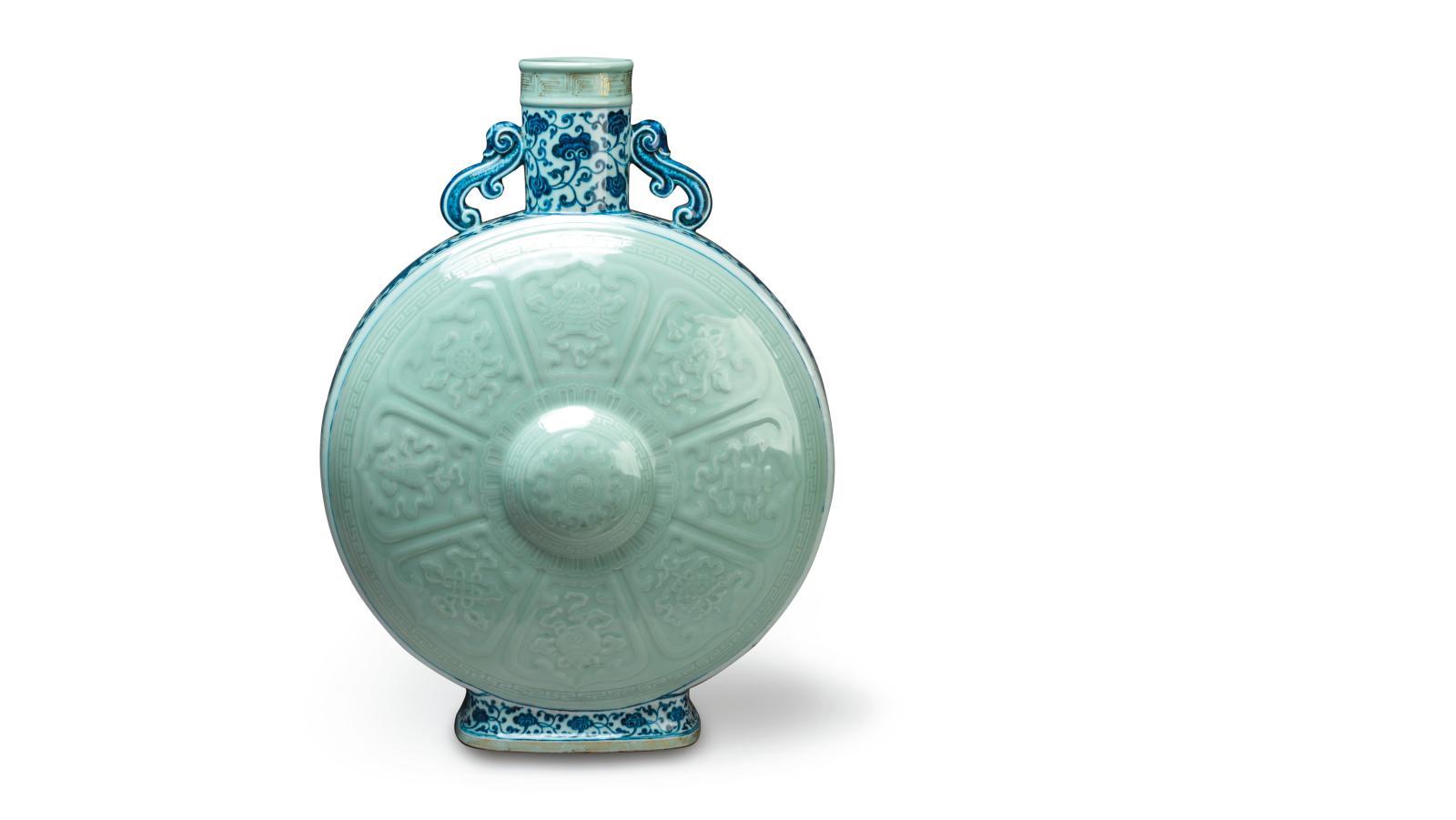 €5,089,000China, Qianlong period, (1736-1795), baoyueping moon flask vase with a... A Successful Garden Party