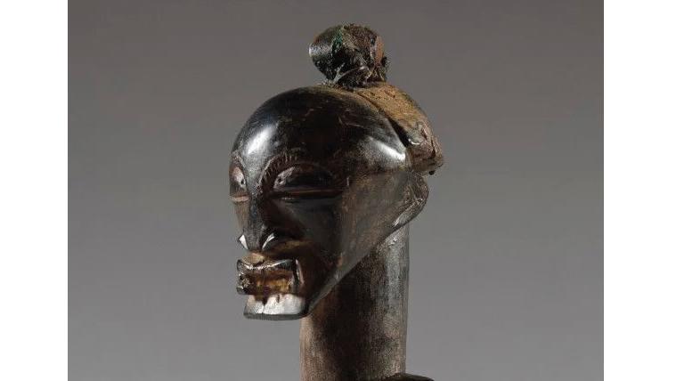 République démocratique du Congo, début du XXe siècle. Statue d’ancêtre songye en... Songye : garant de notre protection