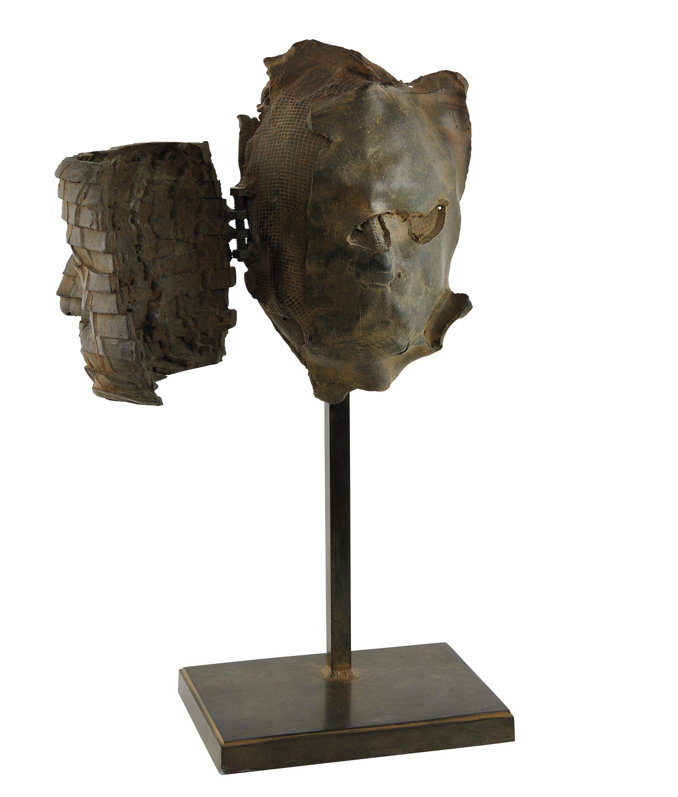 Dans les années 1960, le sculpteur César (1921-1998) procède à différentes empreintes anatomiques, et notamment les siennes, inaugurées pa