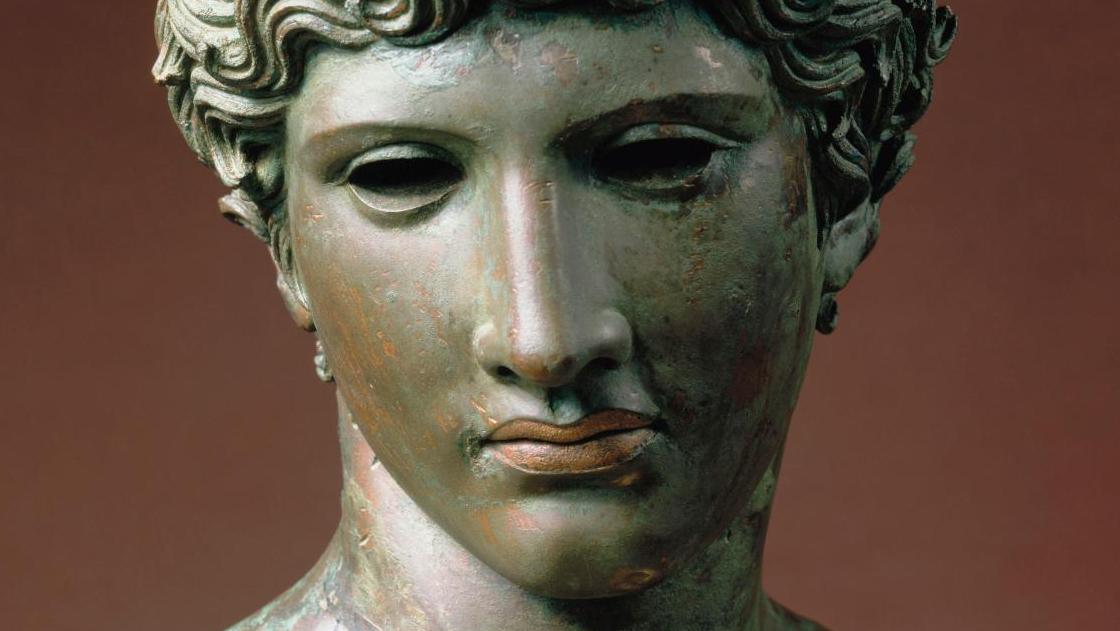 Tête dite « de Bénévent », 50 av.-50 apr. J.-C., bronze, musée du Louvre. © RMN -... Rome, impériale et urbaine au Louvre-Lens