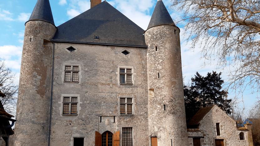   À vendre, Loiret, forteresse médéviale