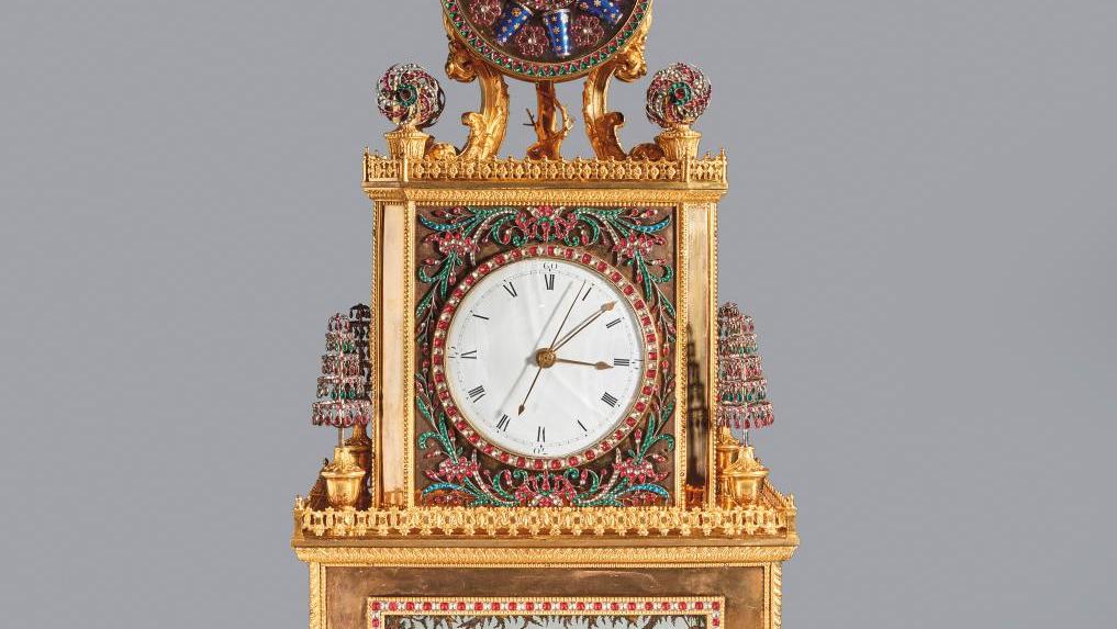 Chine, époque Qianlong (1736-1795). Pendule impériale à automate à décor de porteurs... Une pendule impériale en forme de festival cinétique horloger chinois