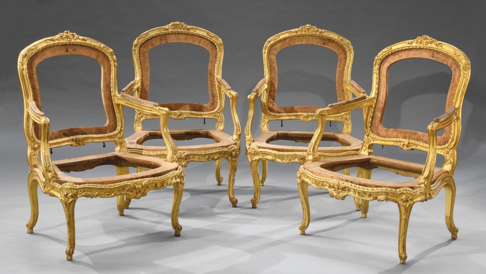 Époque Louis XV. Suite de quatre fauteuils à dossier plat, à châssis en hêtre sculpté... Quand Louis-Philippe préférait Tilliard