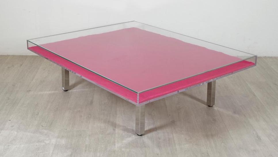 Yves Klein (1928-1962), table Monopink, créée en 1961, pigment rose, Plexiglas, verre... Tout Yves Klein en trois couleurs