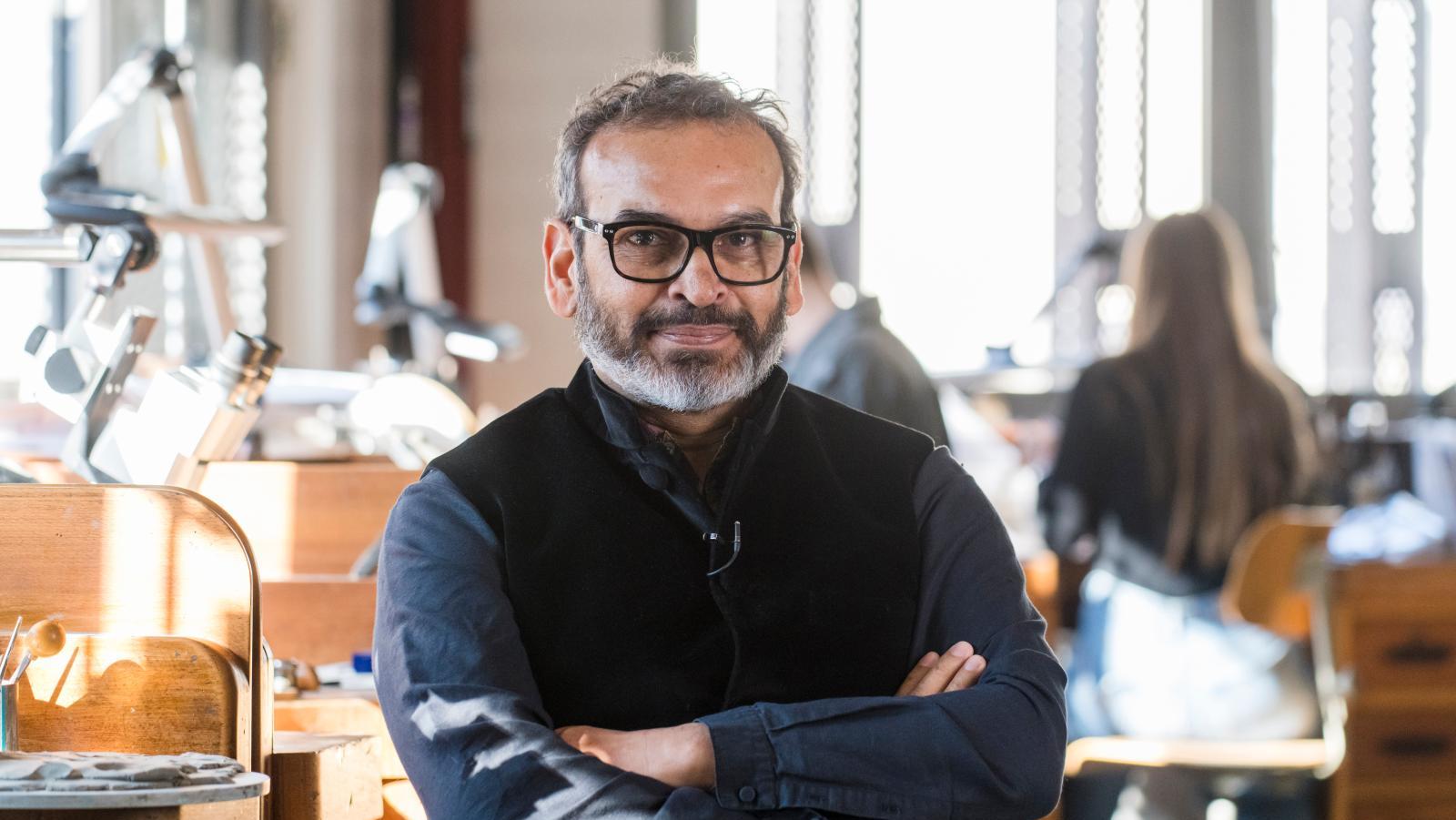 Subodh Gupta, in residence at the Paris Mint workshops. A rendez-vous with  Subodh Gupta