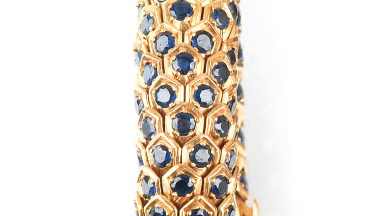 René Boivin, vers 1960. Paire de bracelets en or jaune pouvant former collier, modèle... Le style Boivin à portée d’enchères