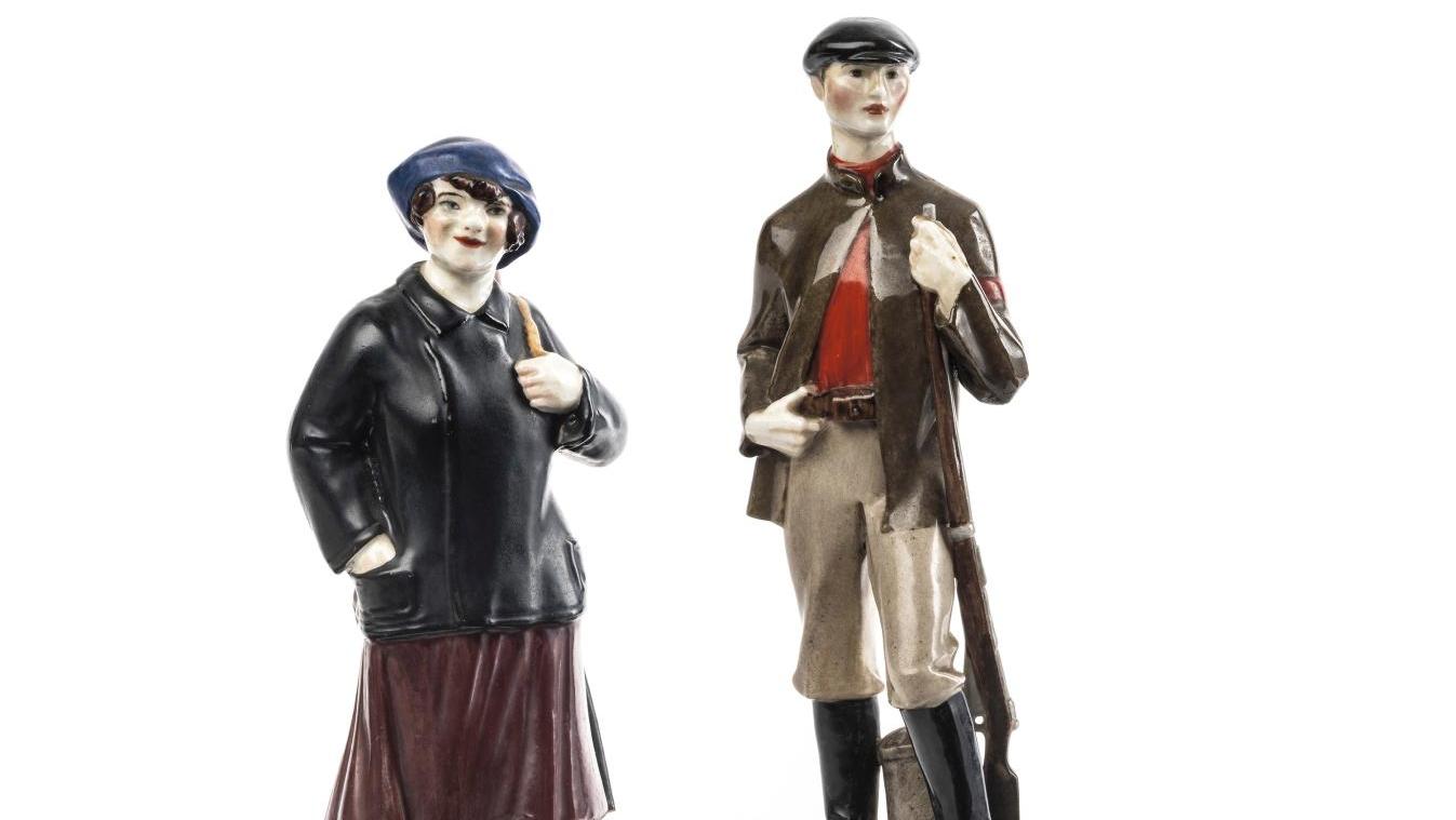 Manufacture d’État de Petrograd, 1922 et 1919, figurines en porcelaines d’une milicienne... Manufacture d’État de Petrograd
