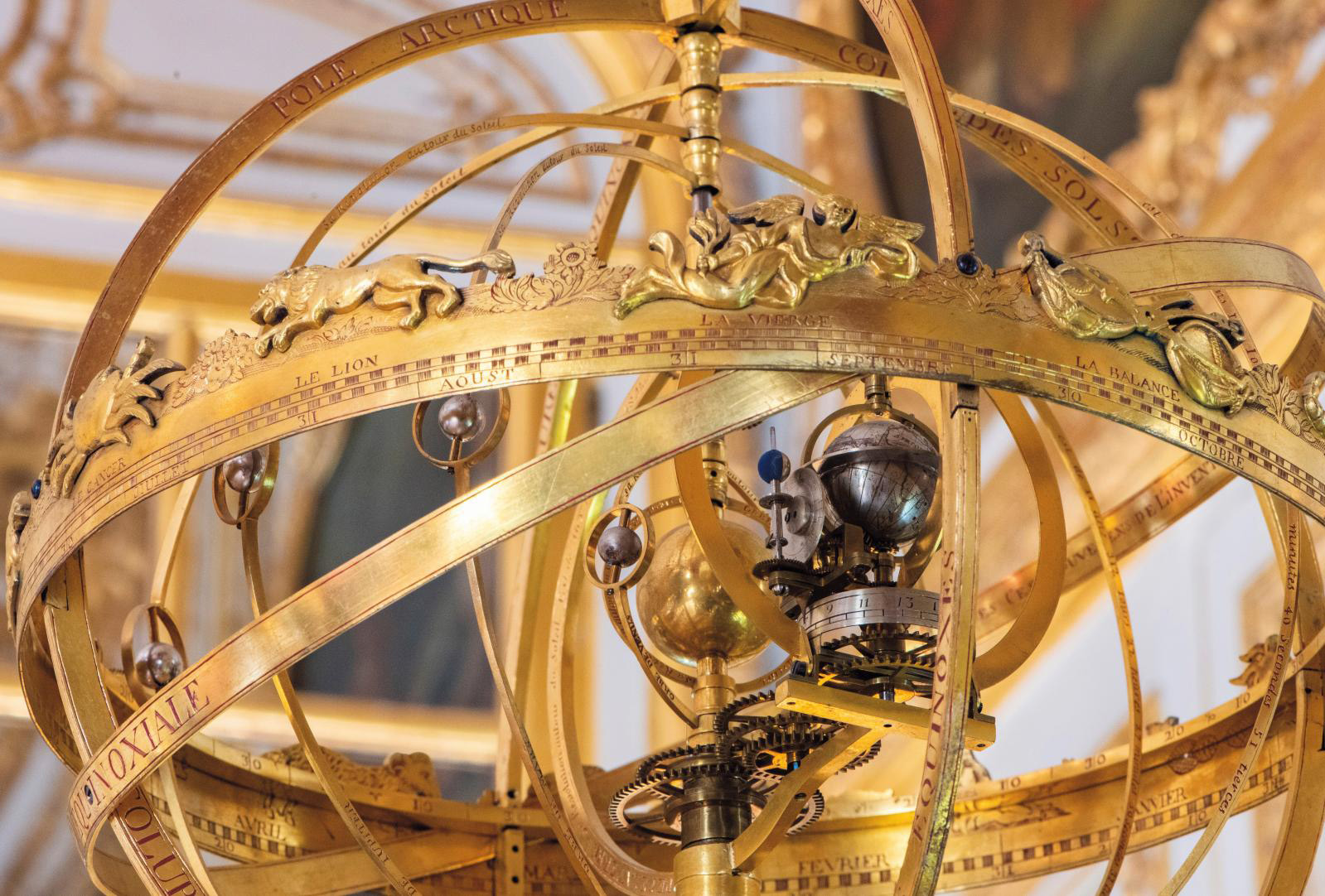 The clock’s solar system with the signs of the zodiac.© Château de Versailles, T. Garnier