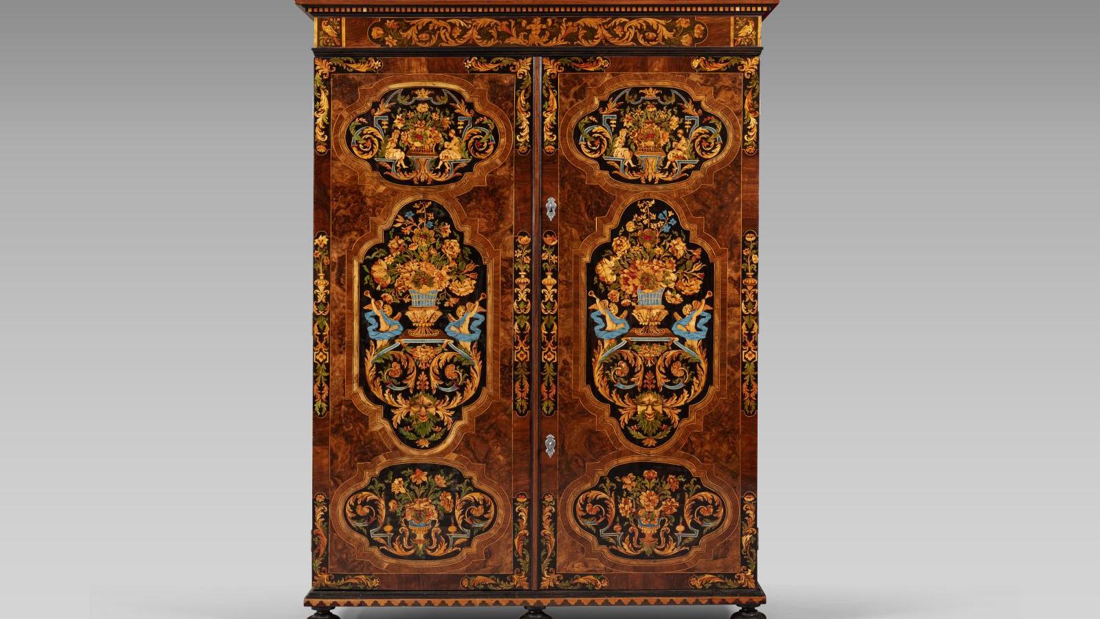 Thomas Hache (1664-1747), armoire de mariage «aux mascarons», vers 1690-1695, fond... Thomas Hache à Chambéry : le goût du voyage