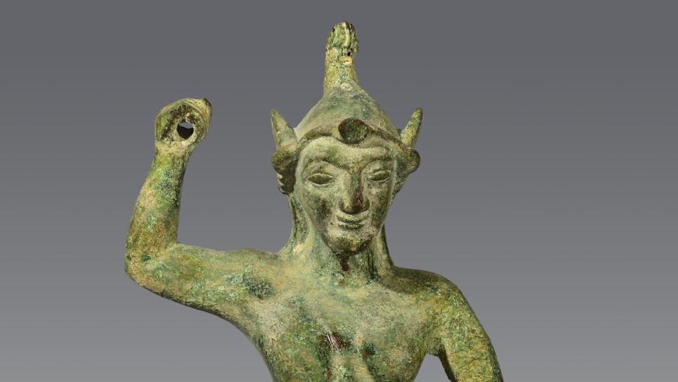 Statuette de Laran, fin du VIe siècle av. J.-C., bronze 14 cm, Musée archéologique... Nîmes remet à l'honneur les Étrusques