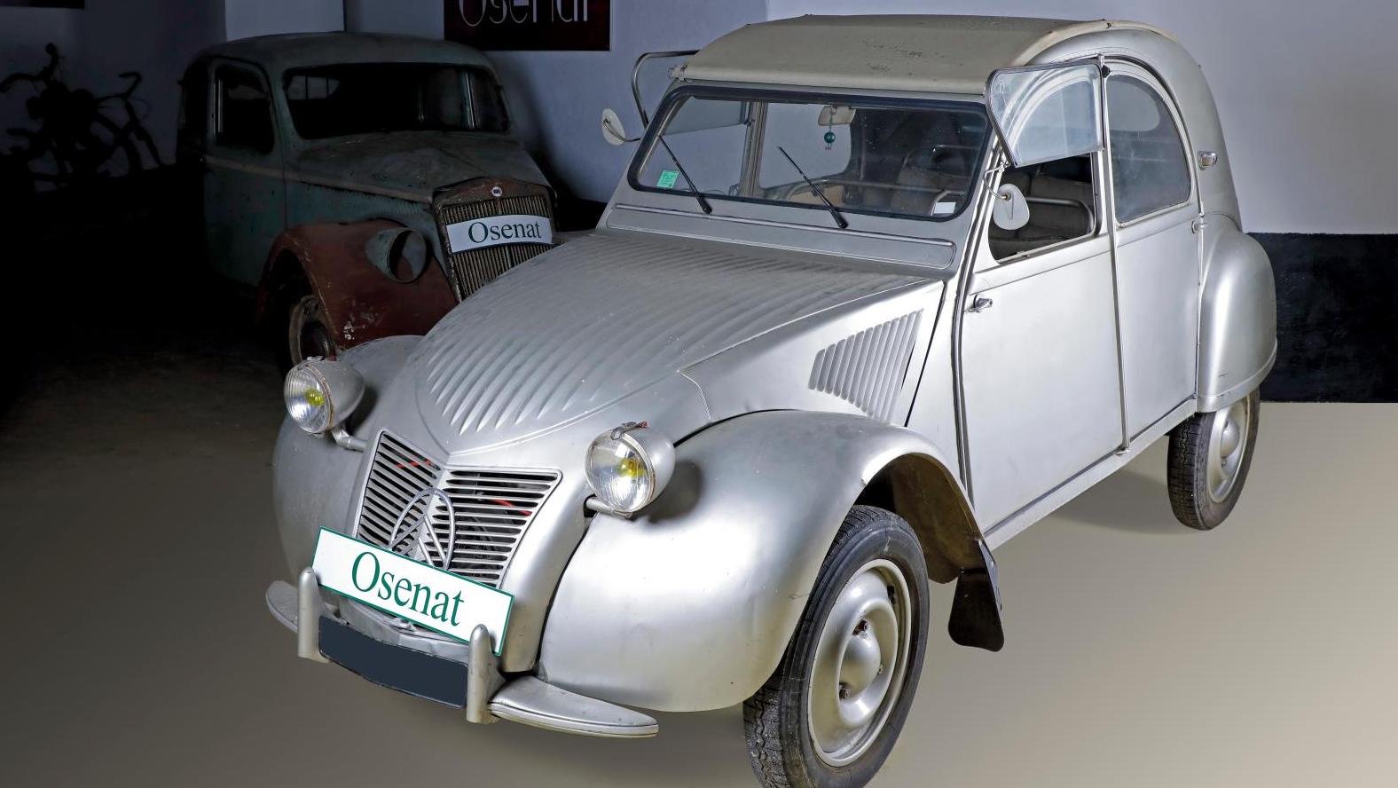 1949, Citroën 2 CV type A n° 19018, châssis n° 000458. Adjugé : 75 600 €  Record pour une 2 CV