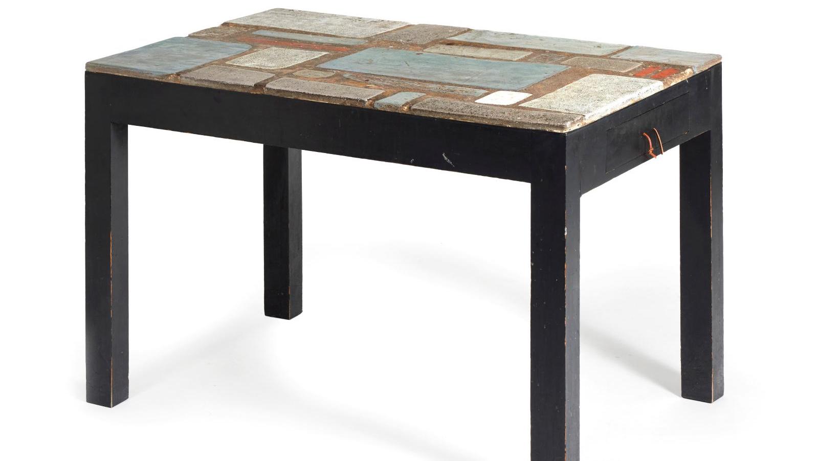 Valentine Schlegel (1925-2021), table de salle à manger composée de carreaux de céramique... Valentine Schlegel, l’âme et la matière