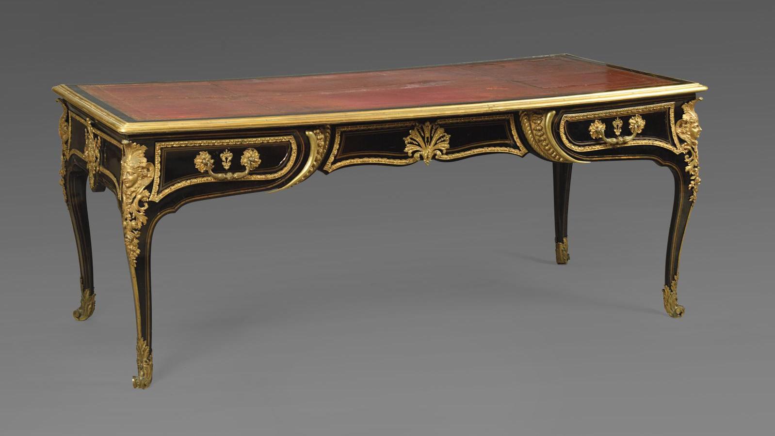 Attribué à François Lieutaud (1665-1748), bureau de forme mouvementée en ébène, placage... Un meuble majestueux à plus d’un titre 