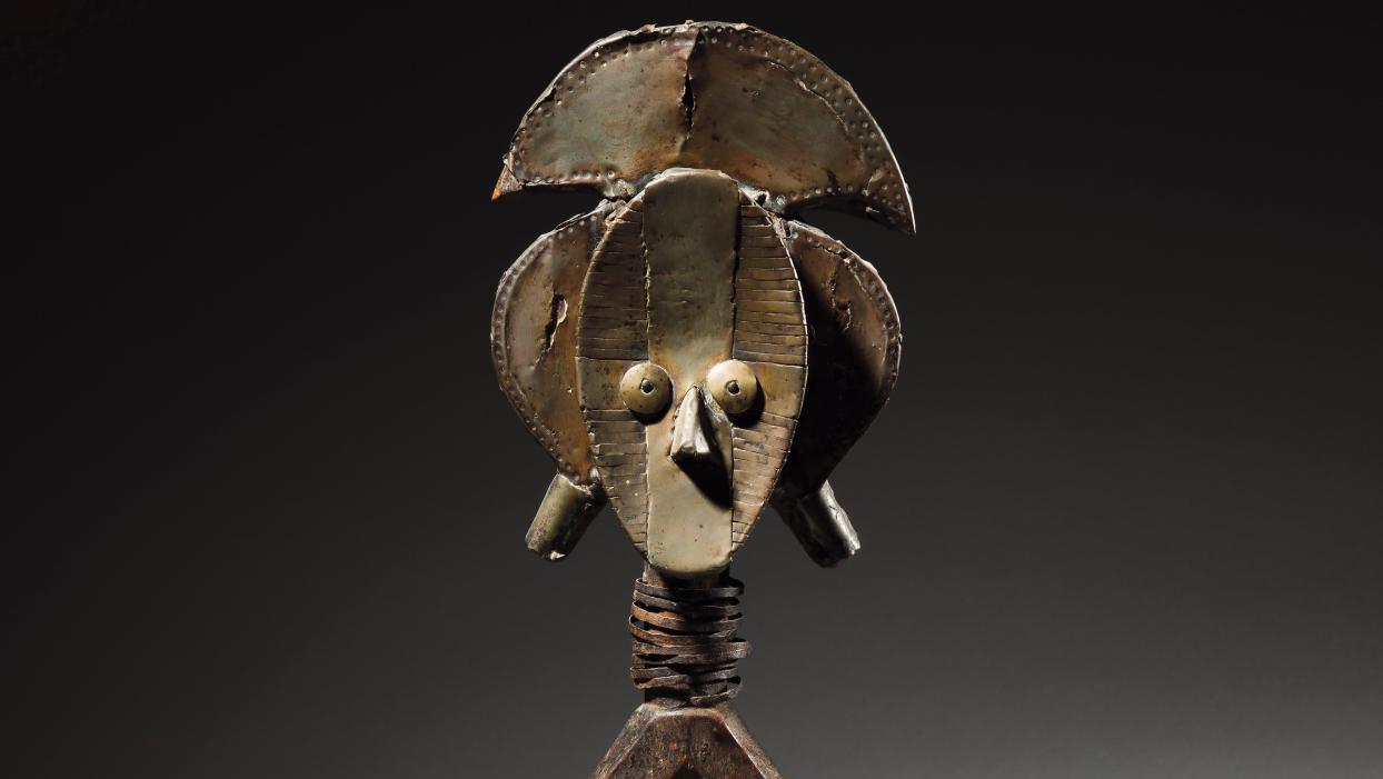 Peuple kota, Gabon, XIXe siècle. Figure de reliquaire mbulu ngulu, bois plaqué de... Collection Lydie et Roland Rappaport