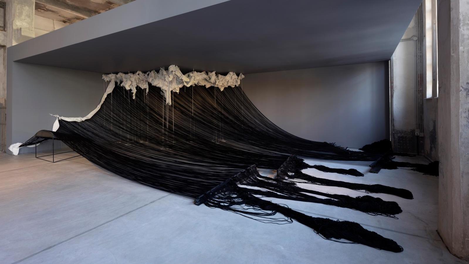 Alexandros Psychoulis (né en 1966), The Room, 2009, technique mixte, fils blancs... « Dream On » : un aperçu de la collection Daskalopoulos à Athènes