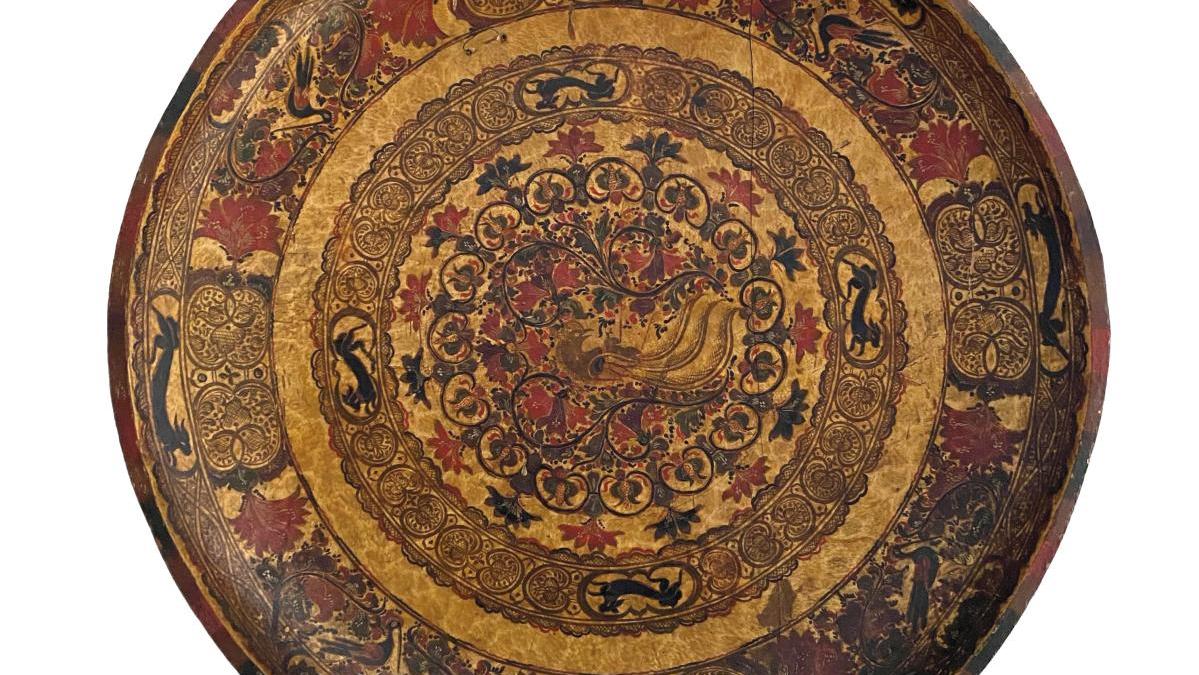 Mexique, probablement seconde moitié du XVIIe siècle. Grand plat creux circulaire... Les voyages d’une laque mexicaine