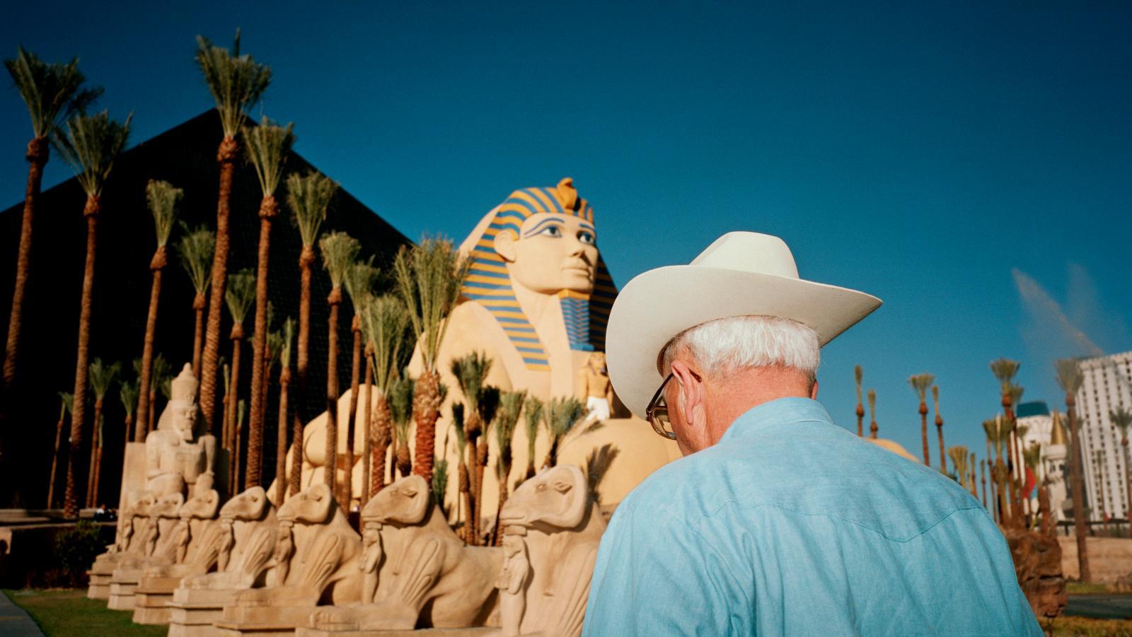 Martin Parr (né en 1952), The Luxor Hotel and Casino, Las Vegas, États-Unis, 1994.... Faut-il voyager pour être heureux ?