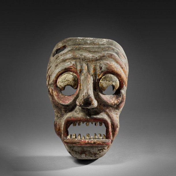 4 063 €Suisse, canton du Valais, masque Tschäggättä (démon, sorcière), utilisé pour le carnaval, bois, traces de polychromie, h. 32 cm.Dro