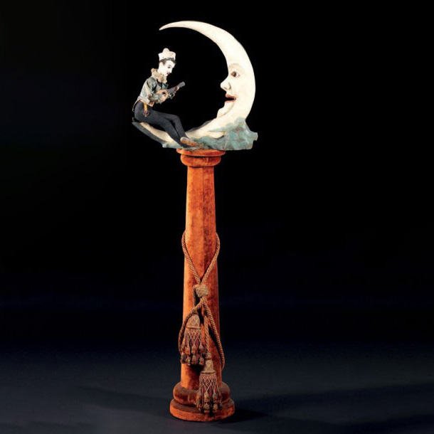 22 536 €Gustave Vichy, automate Pierrot donne aubade à la Lune, sur sa colonne, vers 1886, papier mâché, bois, verre et émail, 53 x 53 cm.