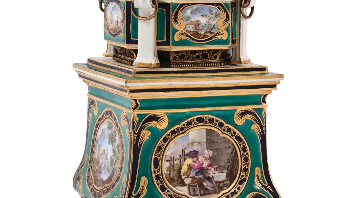 Manufacture de Sèvres, 1760. Veilleuse ou brûle-parfums en trois parties en porcelaine... Collection Jean Nicolier, le triomphe de la céramique