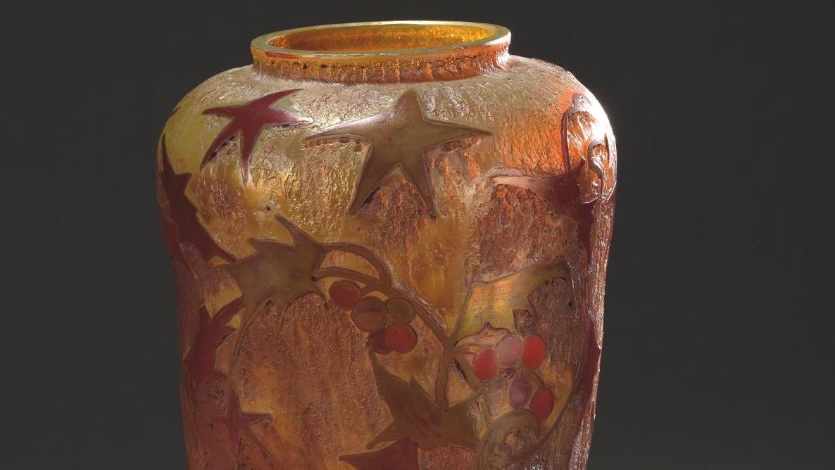 Amédée de Caranza (1843-1914), vase ovoïde cabossé à col ouvert en verre et décor... Amédée de Caranza, ou la passion des arts du feu