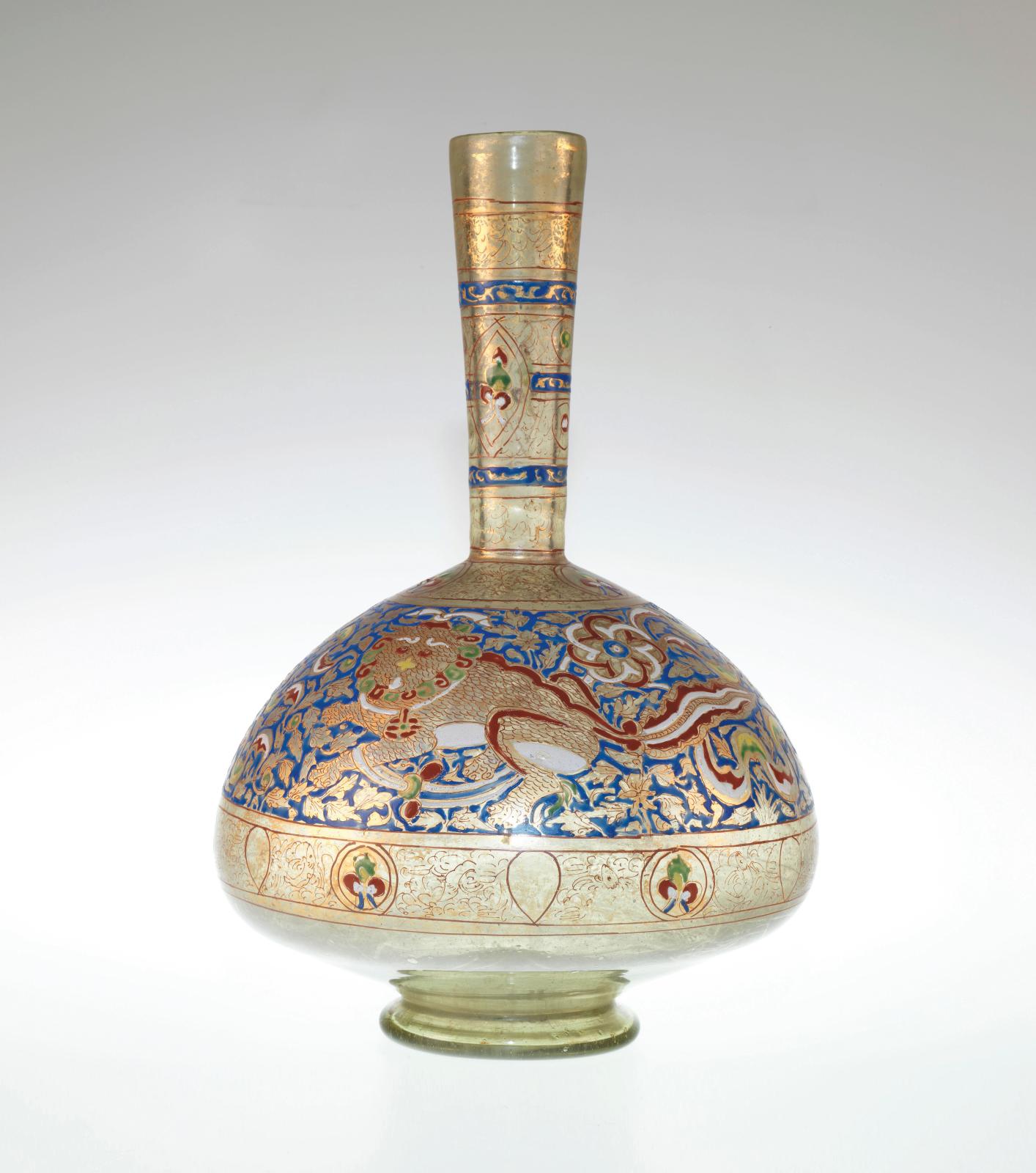 Égypte ou Syrie, XIVe siècle, période mamelouk, bouteille en verre à décoration dorée et émaillée, h. 39, diam. 11,50 cm (base), Fondation