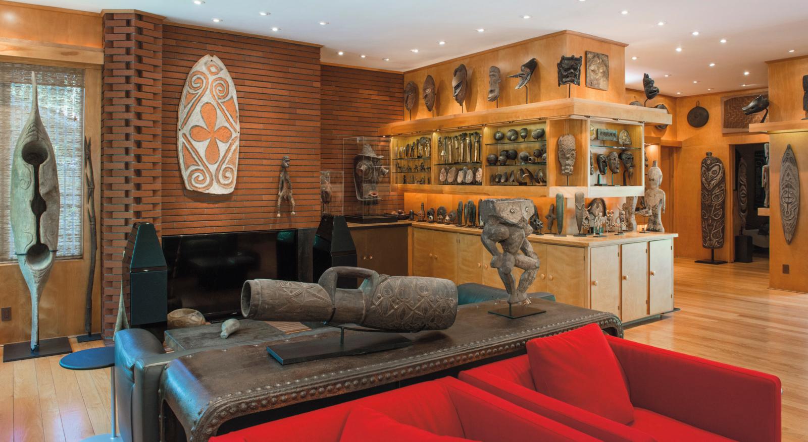 La maison des Singer, entièrement décorée par les œuvres de Papouasie - Nouvelle-Guinée, de l'Himalaya et d'Indonésie.