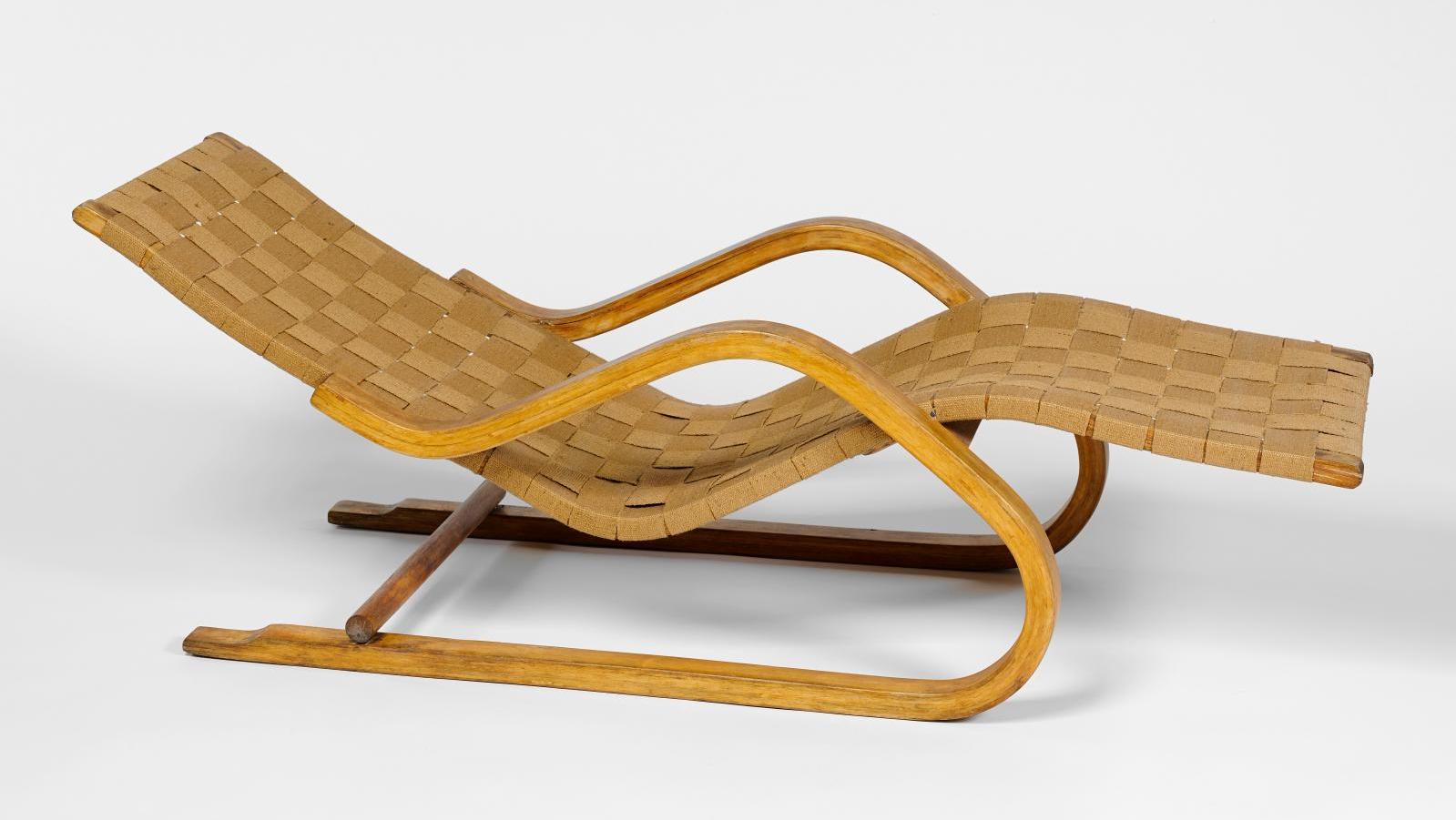 Alvar Aalto  (1898-1976), Chaise longue n° 39, 1936, musée national d’Art moderne.... Au Centre Pompidou-Metz, le design s’inspire du vivant
