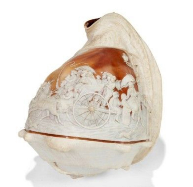 €2,600 Shell carved in cameo style with a lively scene on a landscape background, probably Naples, mid-19th century, h. 24 cm/9.4 in.Paris