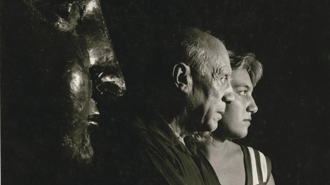 Michel Cot, Pablo Picasso et Maya à côté de la sculpture «Tête de femme » (Dora Maar),... Quand Picasso regardait Maya