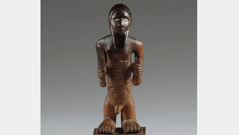 République démocratique du Congo, Bembe, fin du XIXe-début du XXe siècle. Statuette... Le pouvoir des ancêtres bembe