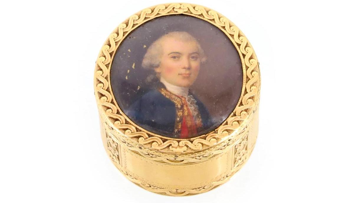 Paris, époque Louis XV, juillet 1763-juillet 1764. Boîte tabatière en or gravé et... L’art de priser au XVIIIe siècle