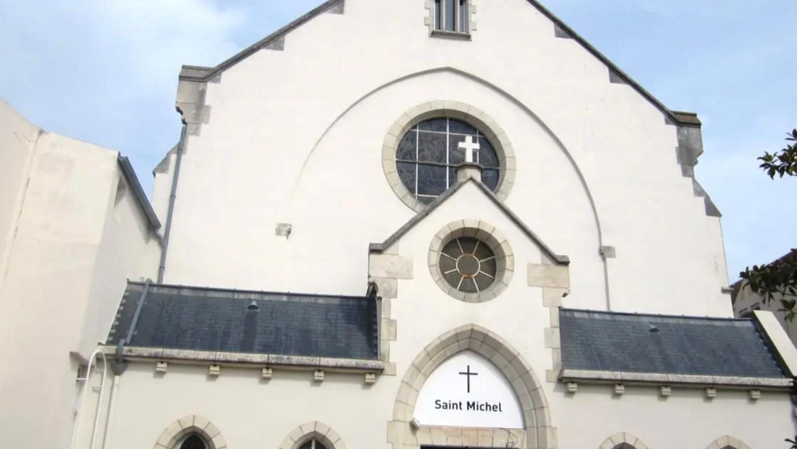 L'Eglise Saint-Michel des Sables d'OlonneDR Déboulonnage en vue d’une statue de Saint Michel en Vendée