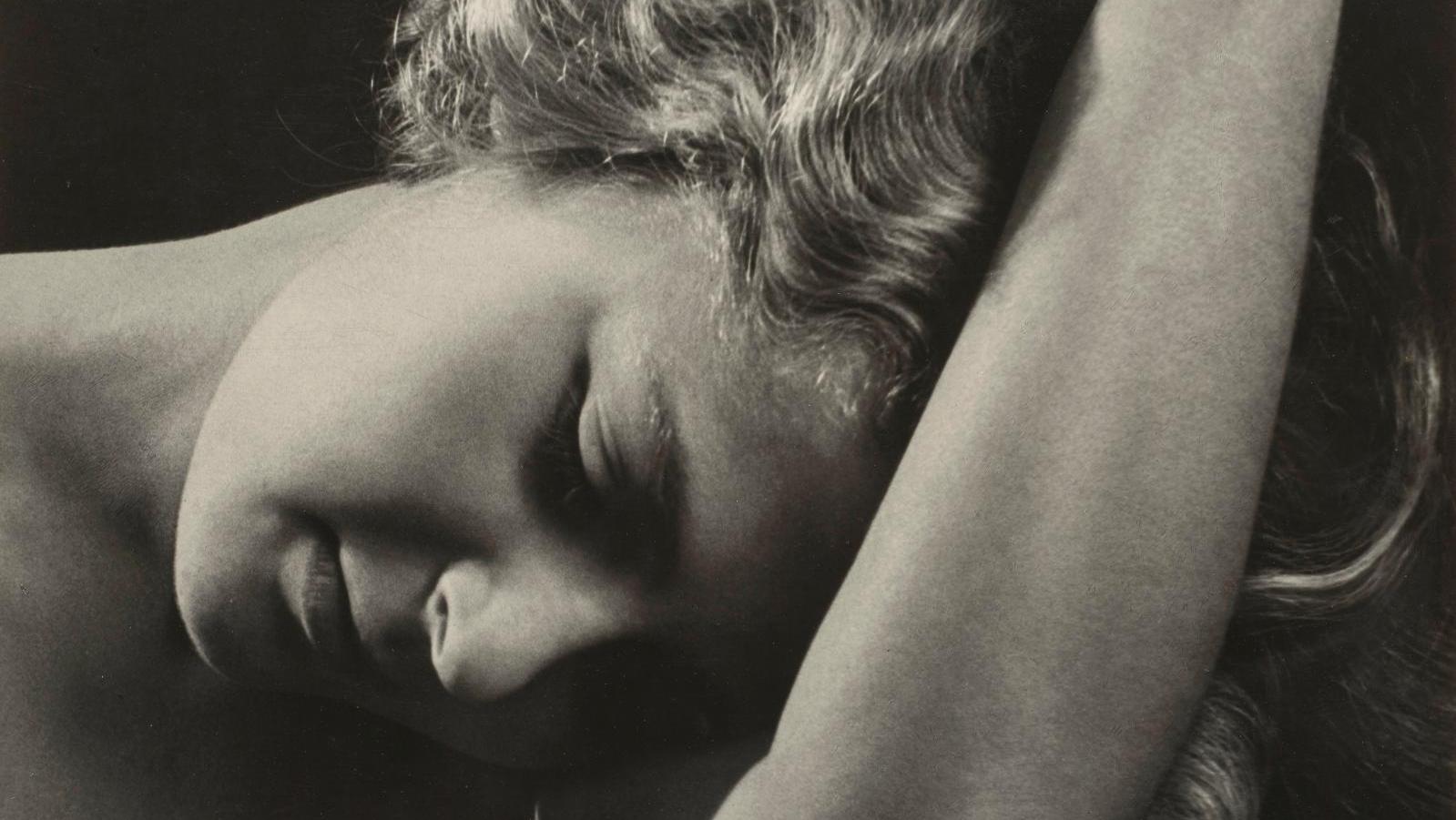 Ergy Landau (1896-1967), Assia endormie, studio d’Ergy Landau, 1932, tirage gélatino-argentique... La photographe Ergy Landau à la Maison Robert Doisneau de Gentilly
