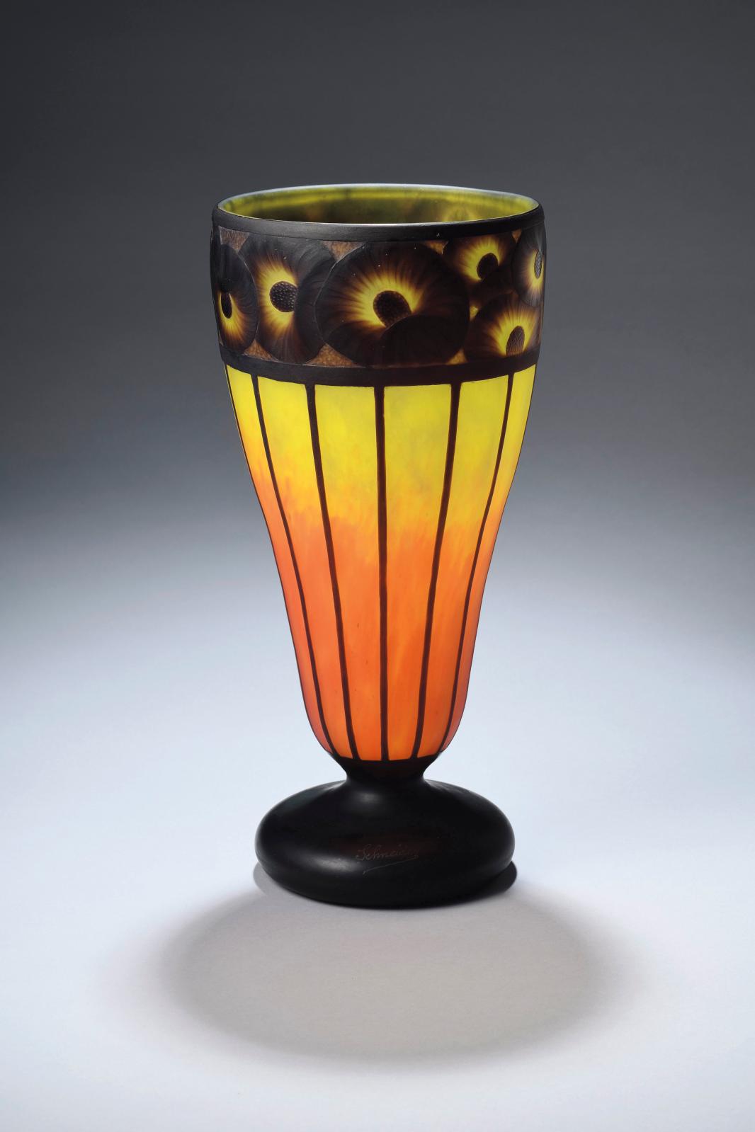 Charles Schneider, Vase aux fleurs, vers 1922-1925, verre soufflé, poudré, gravé. Photo Paul Louis 