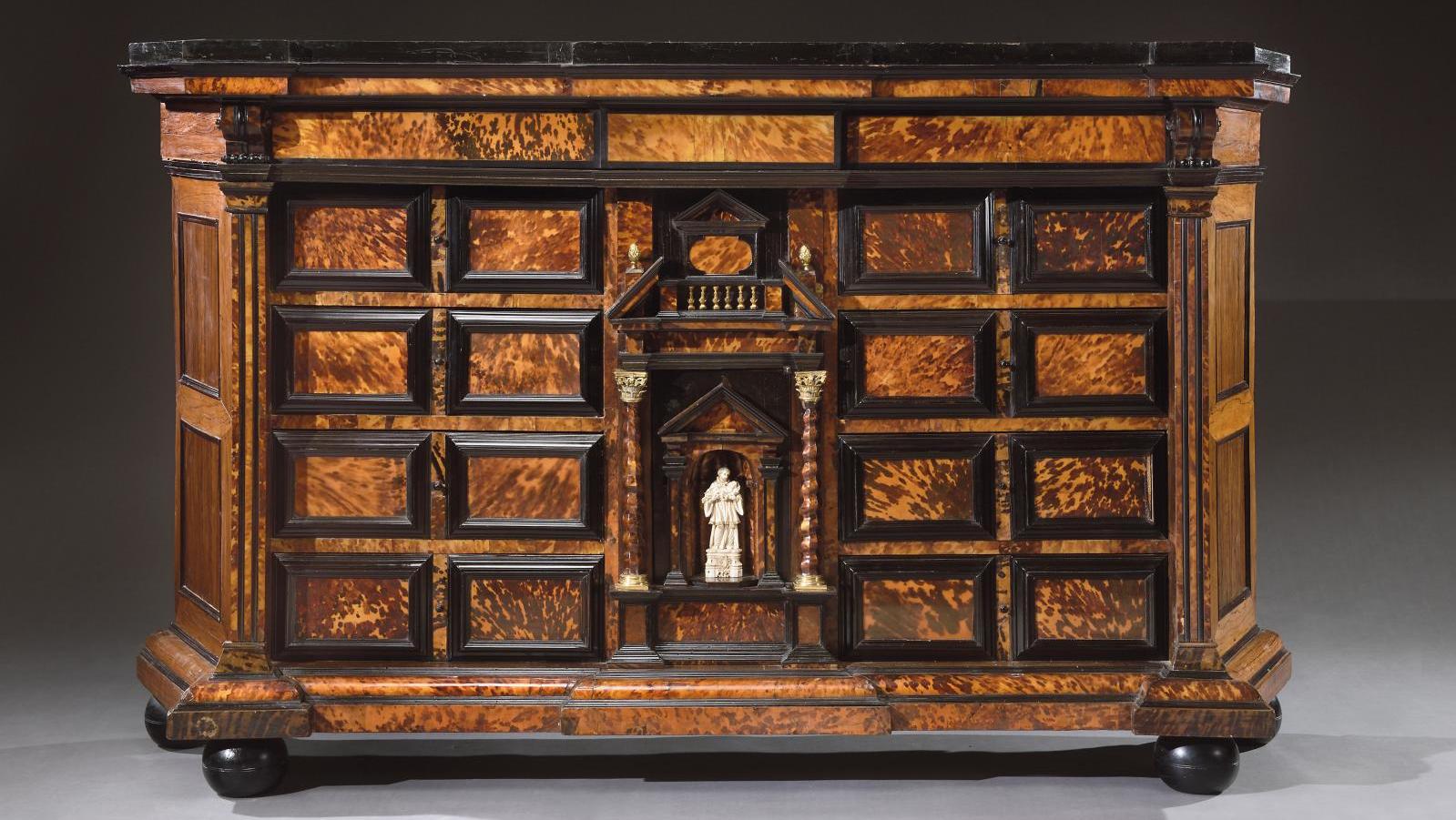 Allemagne, XVIIIe siècle. Cabinet en placage d’écaille blonde, palissandre, bois... La tradition allemande du cabinet