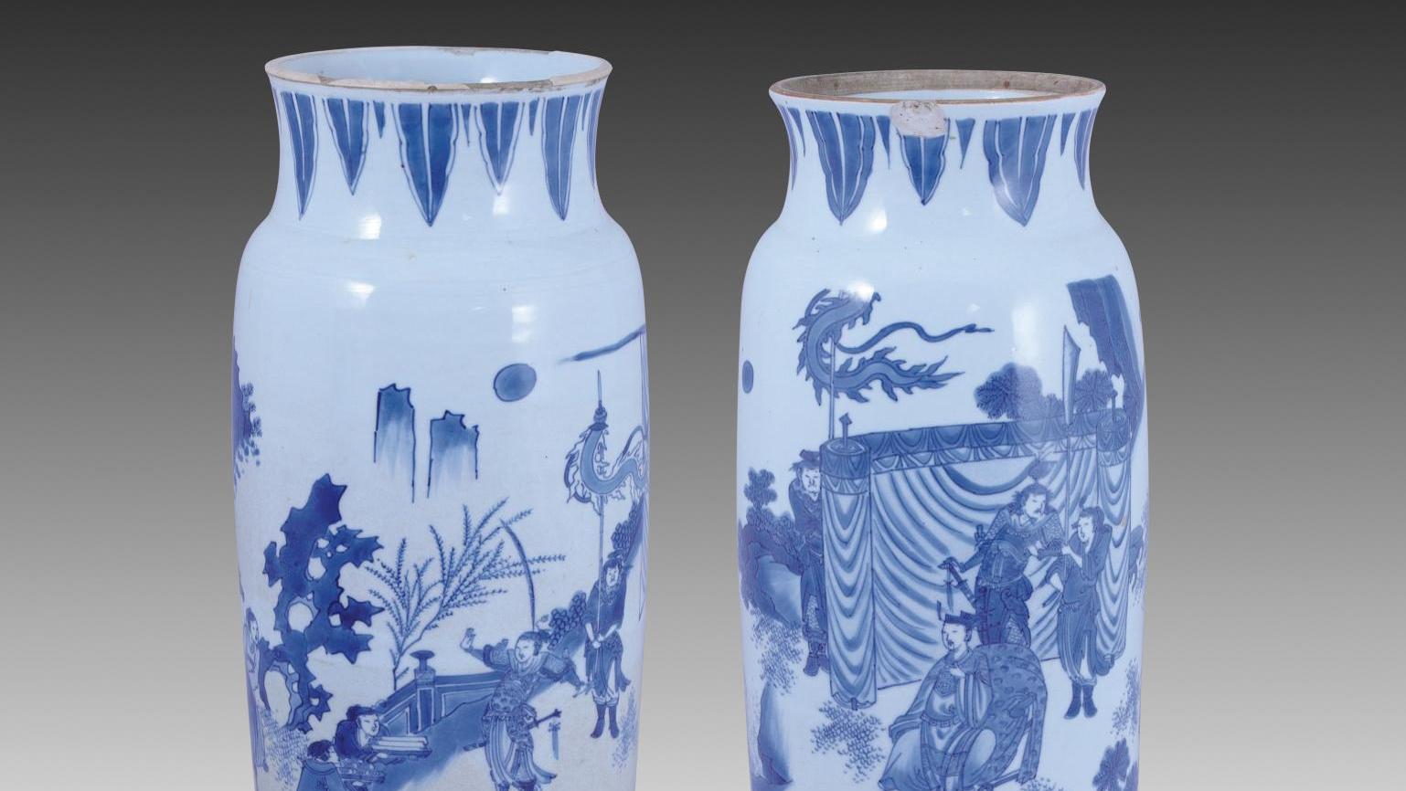 Chine, période Transition, XVIIe siècle. Deux vases de forme rouleau, formant fausse... Vendôme sous le signe du dragon