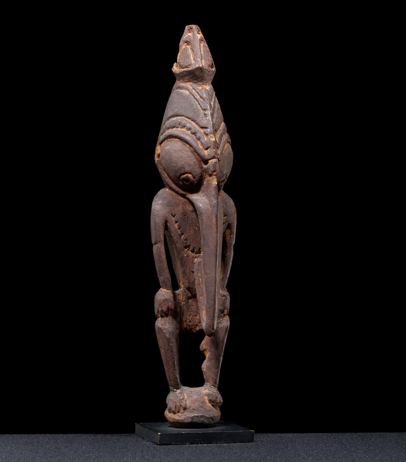 Papouasie Nouvelle-Guinée. Figure d’ancêtre de la rivière Ramu, acquise par le Linden Museumen 1899, galerie Bruce Frank. 