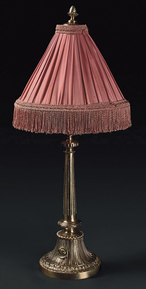 Lampe de table de voiture-restaurant de la Compagnie des wagons-lits, bronze doré, abat-jour tronconique en métal, 1926, 56 x 28 cm. Paris