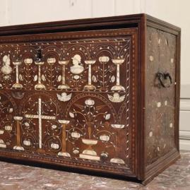 Un cabinet italien du XVIIe siècle aux secrets bien gardés  - Panorama (avant-vente)