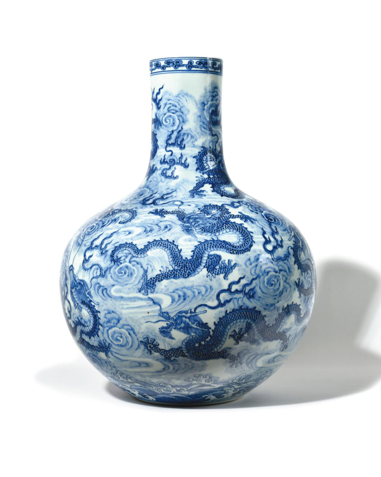 A Chinese Vase Shatters its Estimate at Fontainebleau
