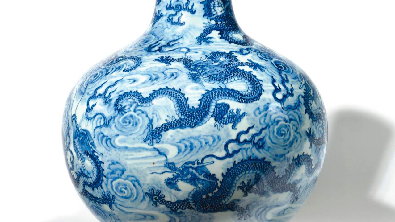 Republic of China. Tianqiuping porcelain and polychrome enamel vase, decorated with... A Chinese Vase Shatters its Estimate at Fontainebleau