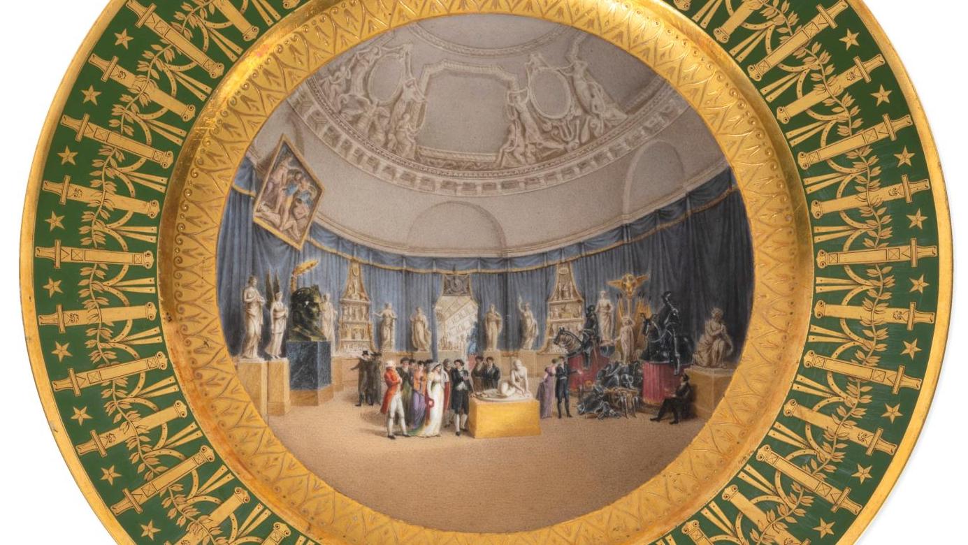 Manufacture impériale de Sèvres, 1808, assiette en porcelaine dure, l’aile décorée... Porcelaine de Sèvres : à la table de l’empereur