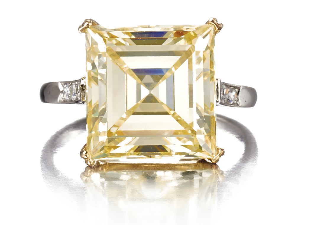 Diamant naturel de taille princesse, 10,49 ct, couleur Fancy Intense Yellow, pureté VS1, monté sur une bague en or bicolore épaulé de petits diamants,