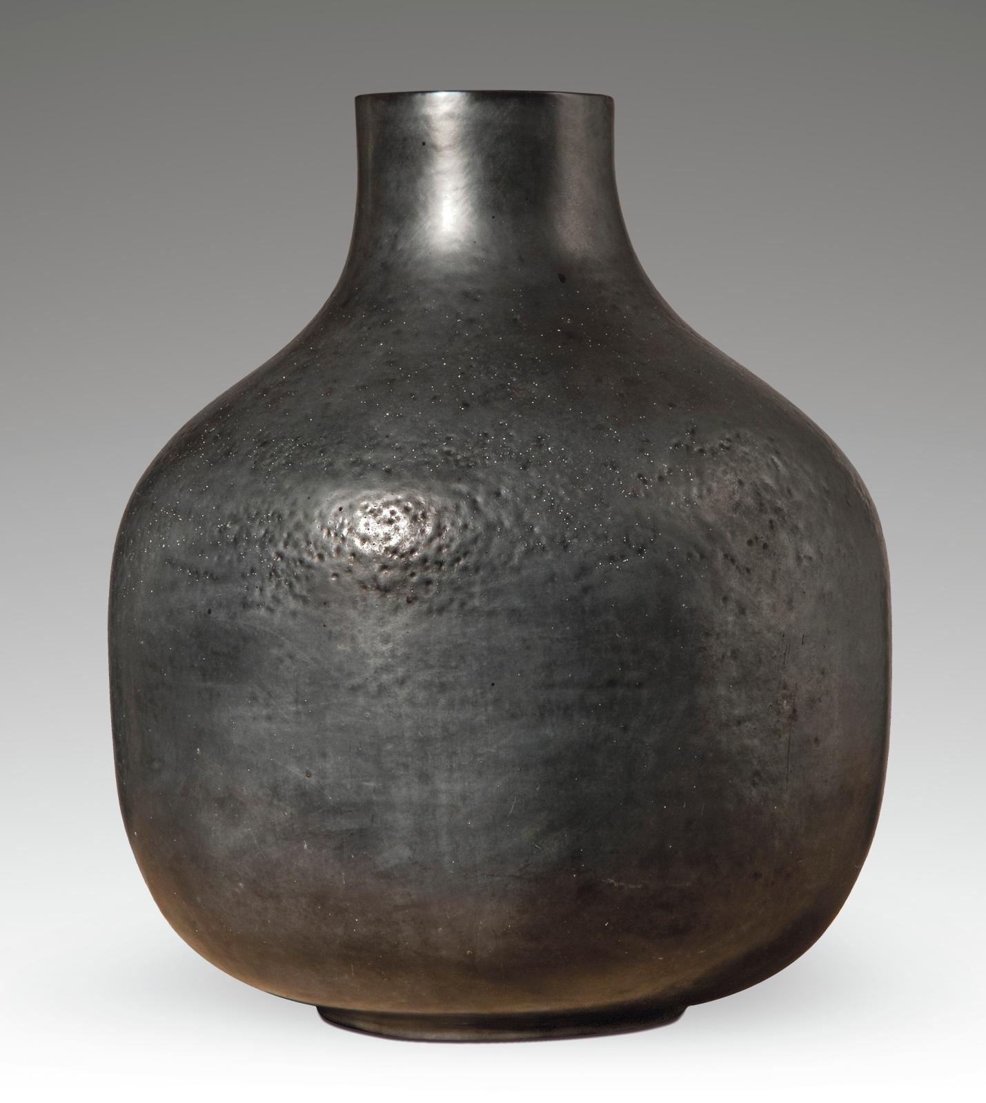 Georges Jouve (1910-1964), vase Bonbonne, vers 1955, céramique émaillée, h. : 51,4 cm.  Adjugé : 74 045 €