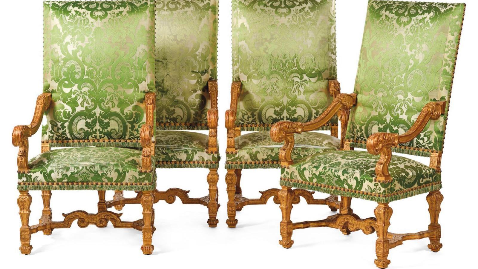 Époque Louis XIV. Suite de quatre fauteuils d’apparat en hêtre et noyer doré sculptés... Mobilier Louis XIV et bronzes de Caffiéri