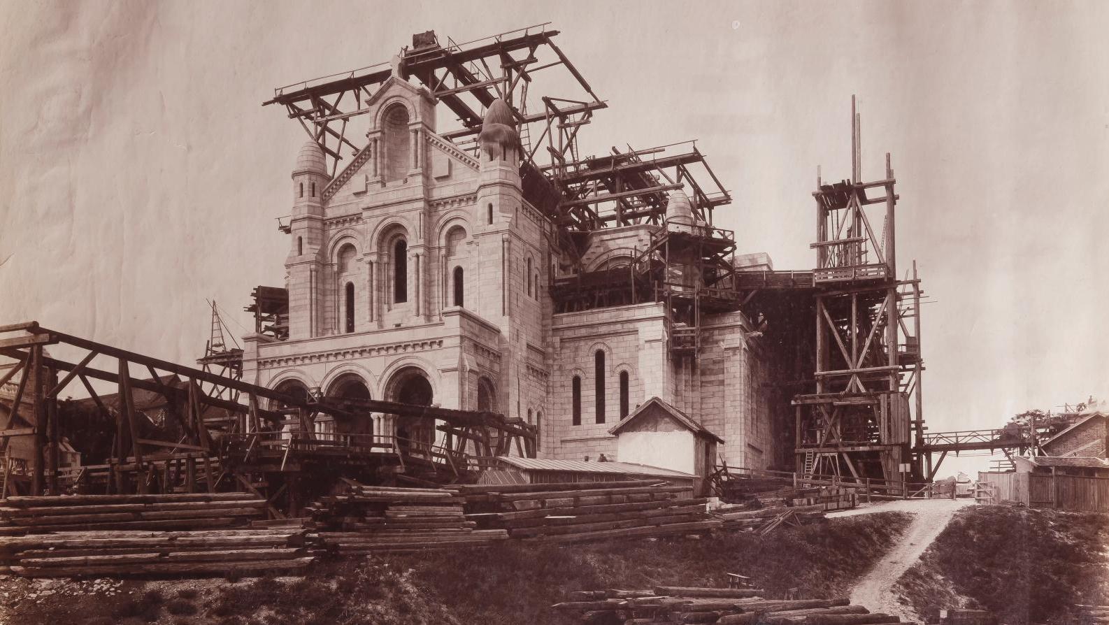 Louis-Émile Durandelle (1839-1917) et Albert Chevojon (1865-1925), Construction de... La construction du Sacré-Cœur photographiée