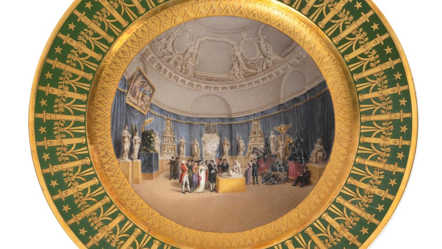 Manufacture impériale de Sèvres, 1808. Assiette en porcelaine dure, l’aile décorée... Préemption impériale pour musée national