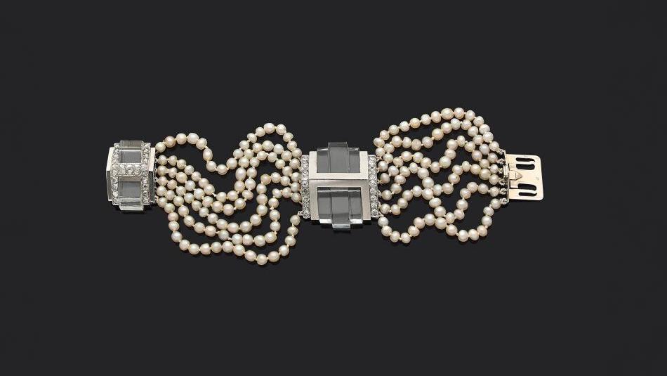 Boucheron, bracelet art déco, rangs de perles fines, motifs de cristal de roche enrichis... Cristal de roche et art déco : un mariage en blanc