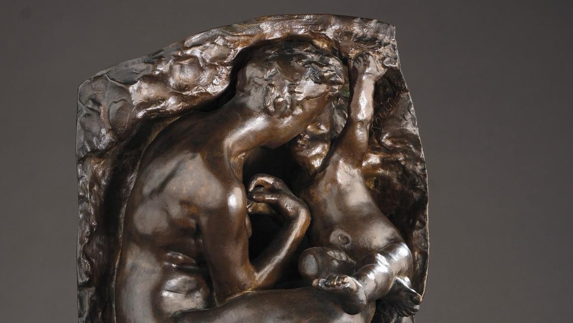 Auguste Rodin (1840-1917), Jeune mère à la grotte, bronze à patine noire, signé,... L’amour maternel selon Auguste Rodin